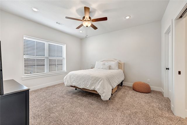 2182 N Woodlark Lane, Fayetteville, AR 72704