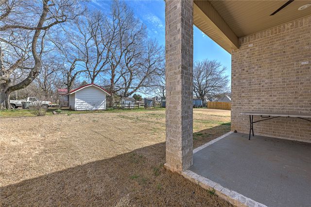 2182 N Woodlark Lane, Fayetteville, AR 72704
