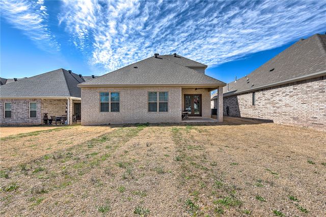 2182 N Woodlark Lane, Fayetteville, AR 72704