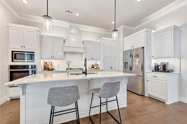 2182 N Woodlark Lane, Fayetteville, AR 72704