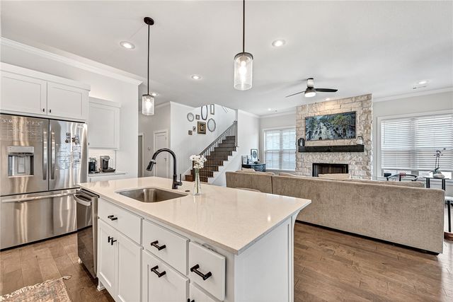 2182 N Woodlark Lane, Fayetteville, AR 72704