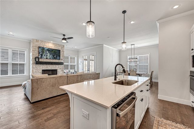 2182 N Woodlark Lane, Fayetteville, AR 72704
