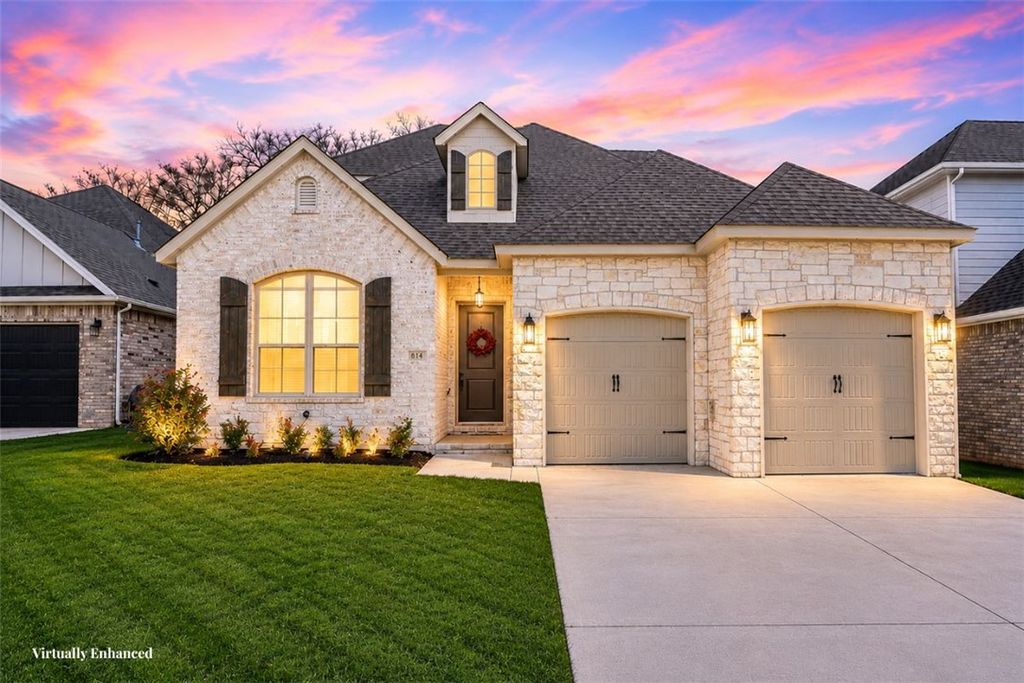 2182 N Woodlark Lane, Fayetteville, AR 72704