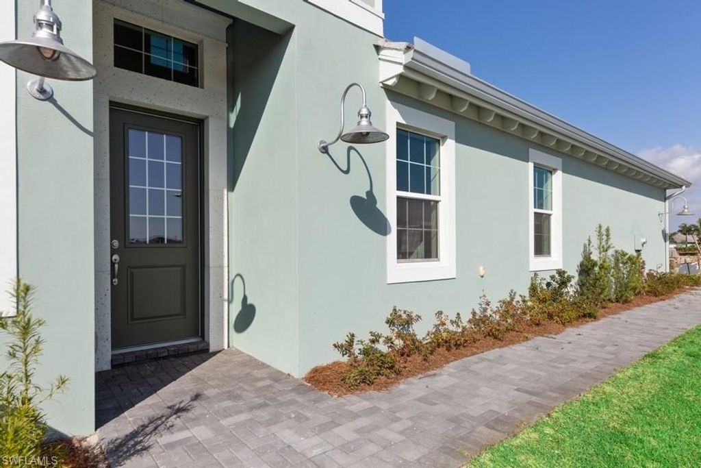 8980 Calypso CT, Naples, FL 34112