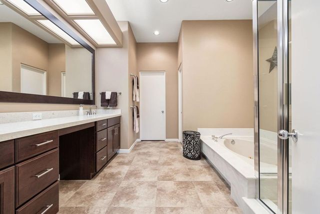 422 Desert Holly Drive, Palm Desert, CA 92211