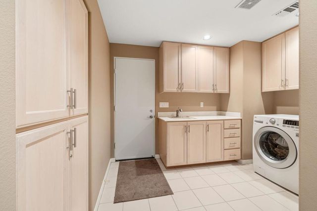 422 Desert Holly Drive, Palm Desert, CA 92211