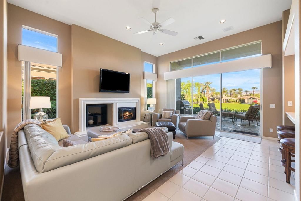 Image 2 of property listing at 422 Desert Holly Drive, Palm Desert, CA 92211