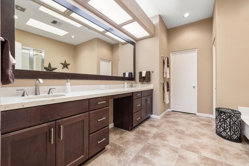 Image 33 of property listing at 422 Desert Holly Drive, Palm Desert, CA 92211