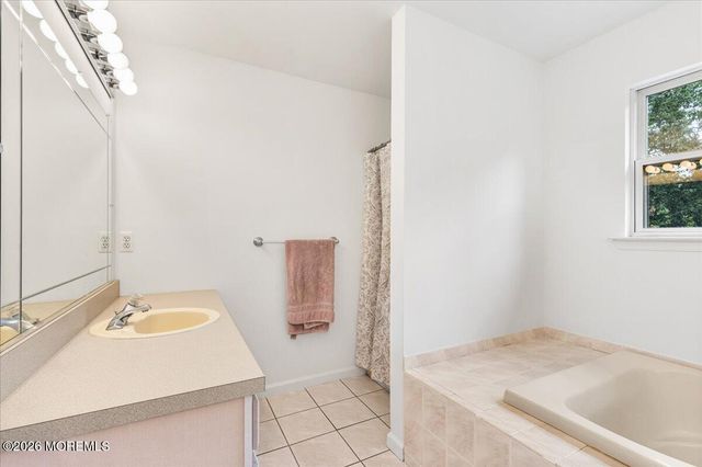 7 Cecilia Court, Howell, NJ 07731
