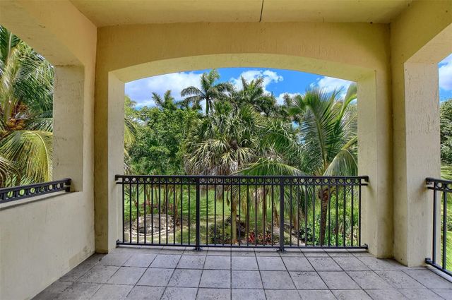 8290 NW 105th Ln, Parkland, FL 33076