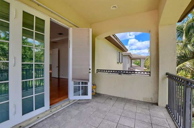 8290 NW 105th Ln, Parkland, FL 33076