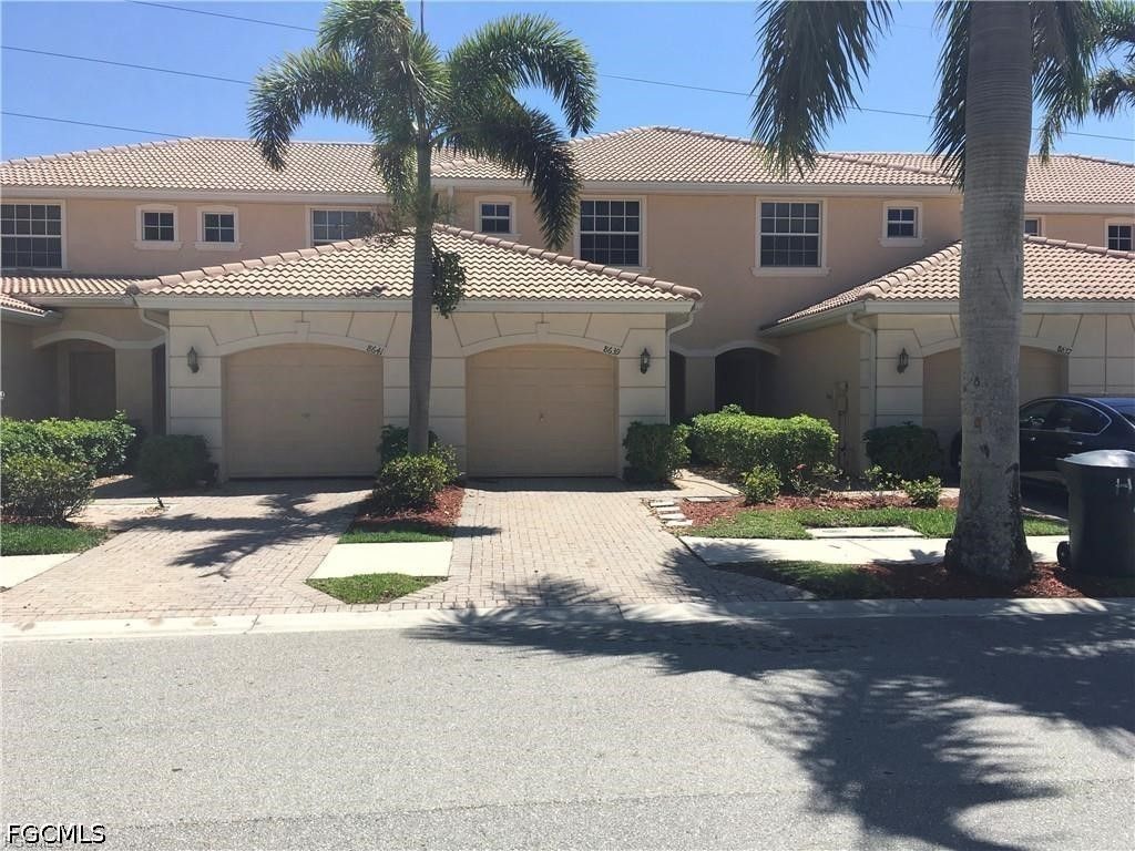 8639 Athena CT, Lehigh Acres, FL 33971
