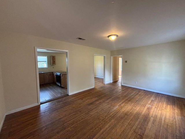 915 Kings Rd, Leesville, LA 71446