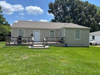 915 Kings Rd, Leesville, LA 71446