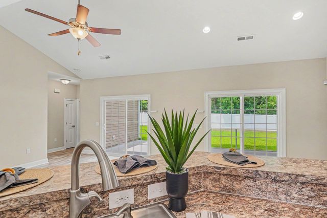 168 Baylee Circle, Galivants Ferry, SC 29544