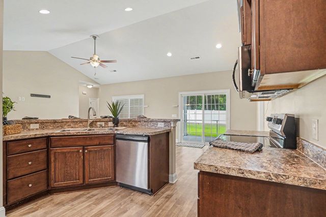 168 Baylee Circle, Galivants Ferry, SC 29544