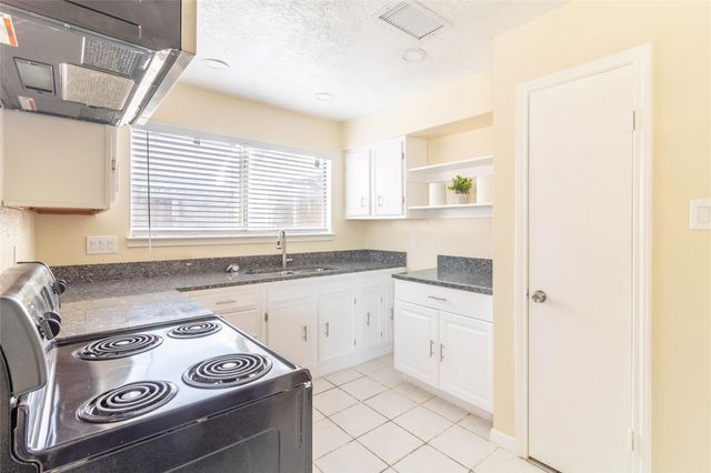 17414 Davenway Dr, Houston, TX 77084