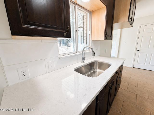 2421 Regency Drive, Biloxi, MS 39532