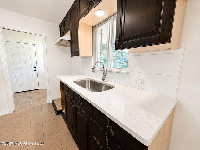 2421 Regency Drive, Biloxi, MS 39532