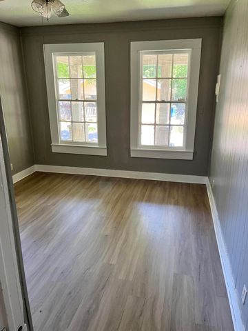 811 Milton Barnes Ave., Hattiesburg, MS 39401