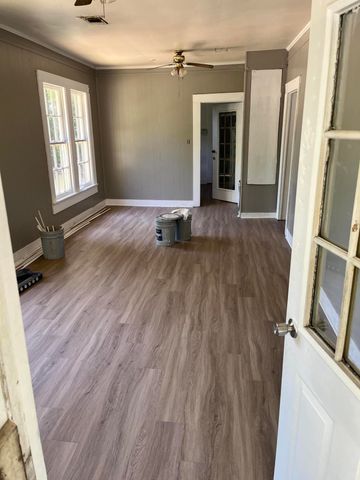 811 Milton Barnes Ave., Hattiesburg, MS 39401