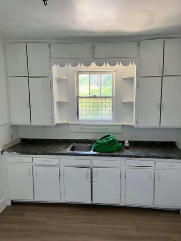 811 Milton Barnes Ave., Hattiesburg, MS 39401