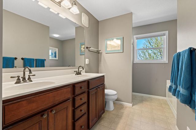 1828 Fescue Circle, Shakopee, MN 55379