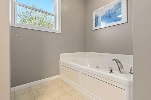 1828 Fescue Circle, Shakopee, MN 55379