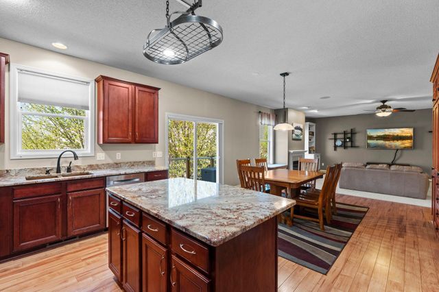 1828 Fescue Circle, Shakopee, MN 55379