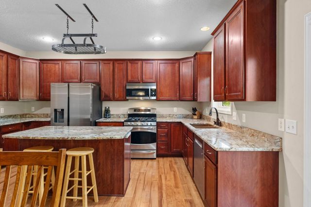 1828 Fescue Circle, Shakopee, MN 55379