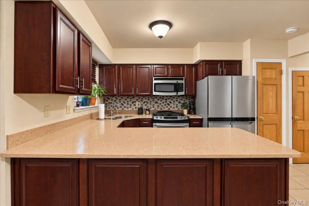 1850 Radcliff Avenue, Bronx, NY 10462 — photo 2