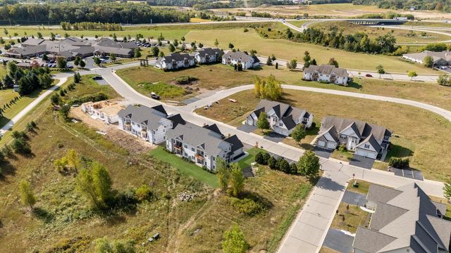 1887 Woodland WAY, Slinger, WI 53086