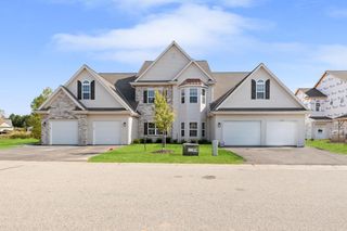 1887 Woodland WAY, Slinger, WI 53086