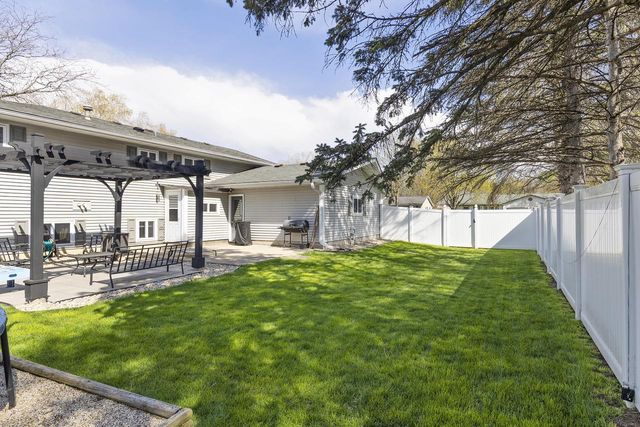 1113 Laurie DRIVE, Fort Atkinson, WI 53538