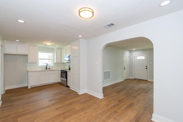 218 Evans Street, Angleton, TX 77515