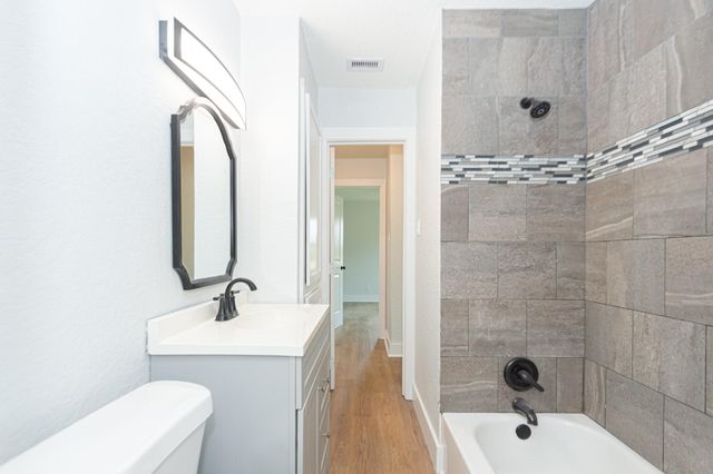 218 Evans Street, Angleton, TX 77515