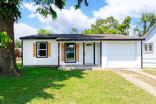 218 Evans Street, Angleton, TX 77515