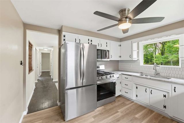 1735 Rebecca St, New Kensington, PA 15068