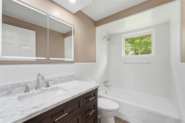 1735 Rebecca St, New Kensington, PA 15068
