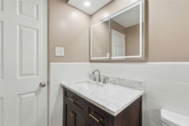 1735 Rebecca St, New Kensington, PA 15068