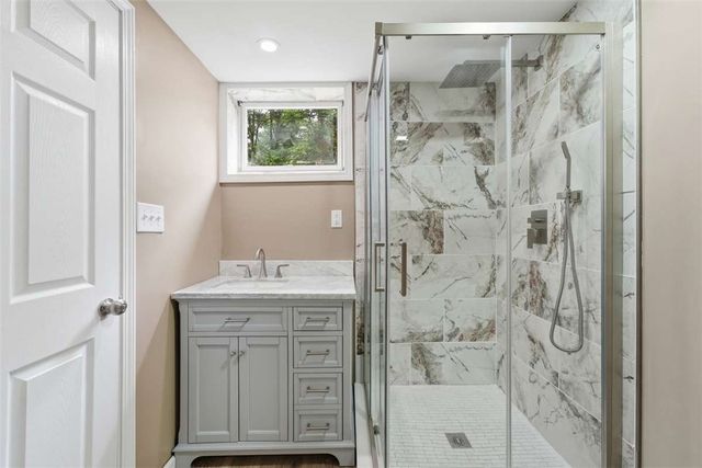 1735 Rebecca St, New Kensington, PA 15068