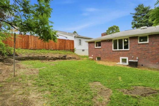 1735 Rebecca St, New Kensington, PA 15068