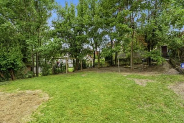 1735 Rebecca St, New Kensington, PA 15068
