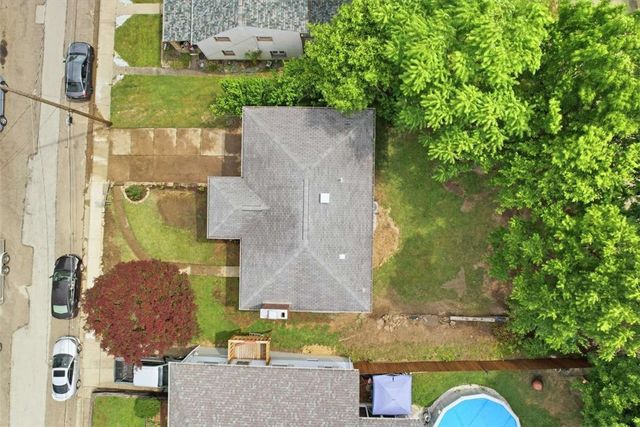 1735 Rebecca St, New Kensington, PA 15068