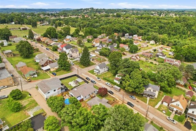 1735 Rebecca St, New Kensington, PA 15068