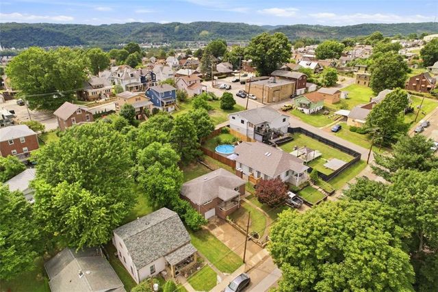 1735 Rebecca St, New Kensington, PA 15068