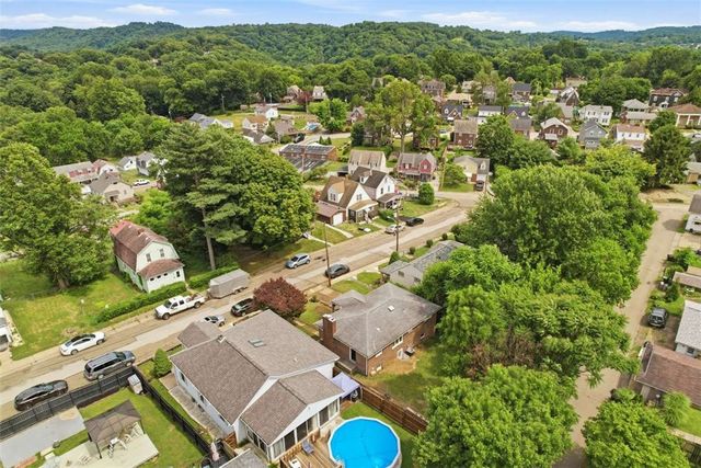 1735 Rebecca St, New Kensington, PA 15068