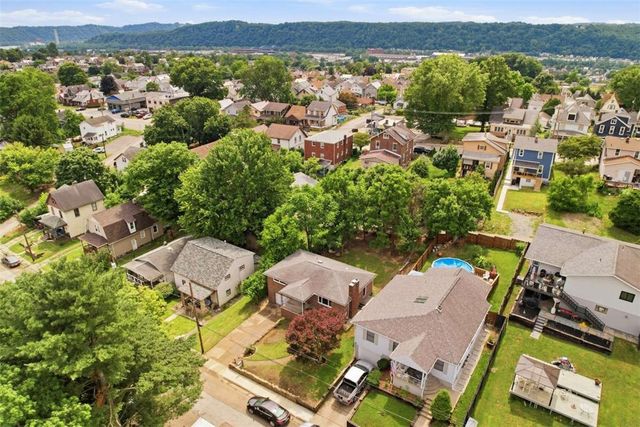1735 Rebecca St, New Kensington, PA 15068