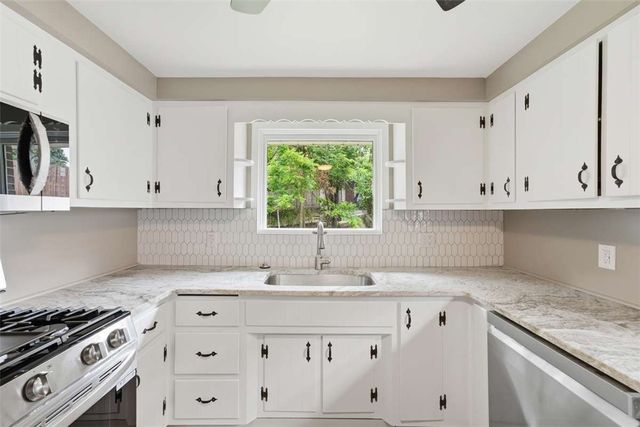 1735 Rebecca St, New Kensington, PA 15068