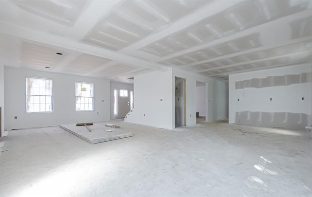 8 Blaisdell Court, Raymond, NH 03077